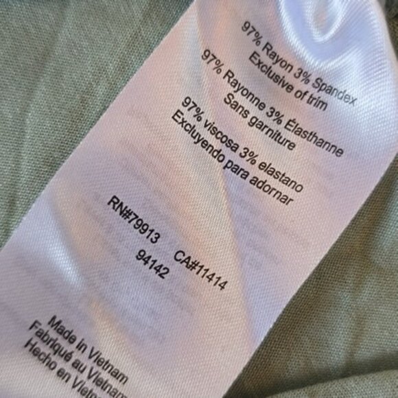 Motherhood Maternity Long Sleeve Tee T-Shirt Size Medium Light Green V Neck Work - Picture 9 of 11